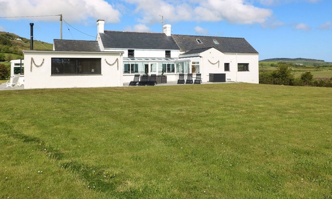 Mynytho House | TYN Y BIG, pet friendly, character holiday cottage in Abersoch
