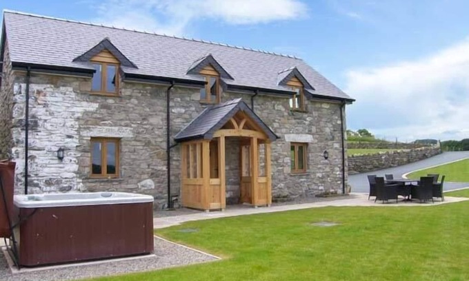 Ruthin Cottage | TYN Y CELYN CANOL, family friendly, luxury holiday cottage in Ruthin