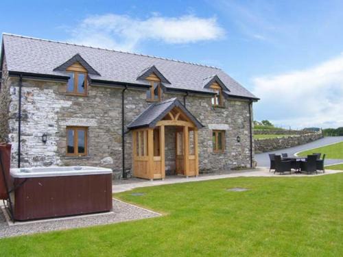 Ruthin House | Tyn Y Celyn Canol