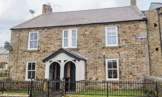 Bellingham House | TYNE VIEW COTTAGE, pet friendly, with a garden in Bellingham