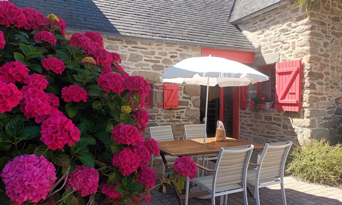 Santec House | Typical Breton house at 0.50m from the beach with sea view and Batz upstairs.