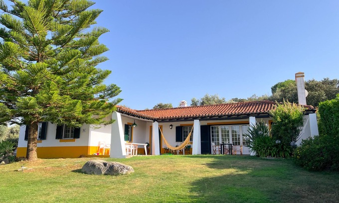 Arraiolos Other | Typical house on the outskirts of Arraiolos, part of a rich cultural heritage.