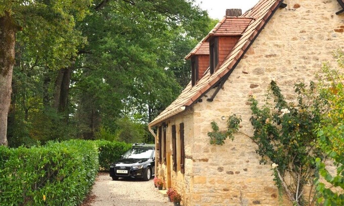 Anglars-Nozac House | Typical Lotoise house set in lush greenery with private pool.