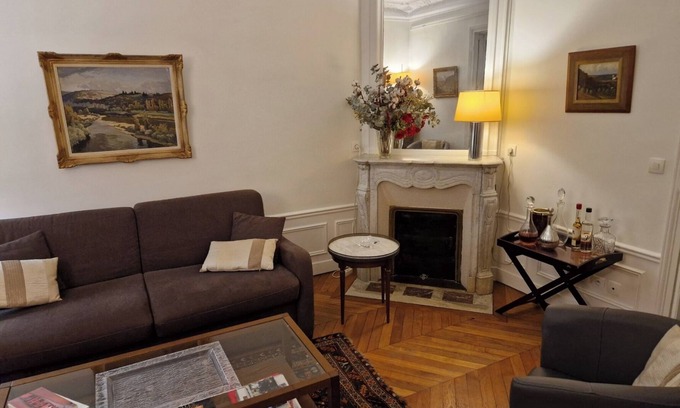 12th Arrondissement Apartment | Typical Parisian apartment in Haussmannian building