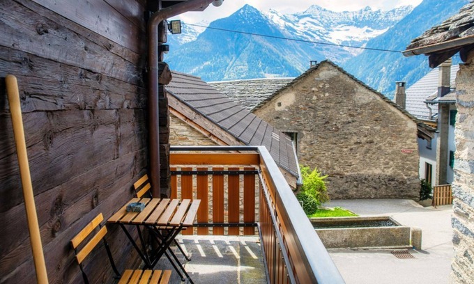 Sobrio Cabin | Typical pretty mountain house in Faido (BAITA DAL GAT)