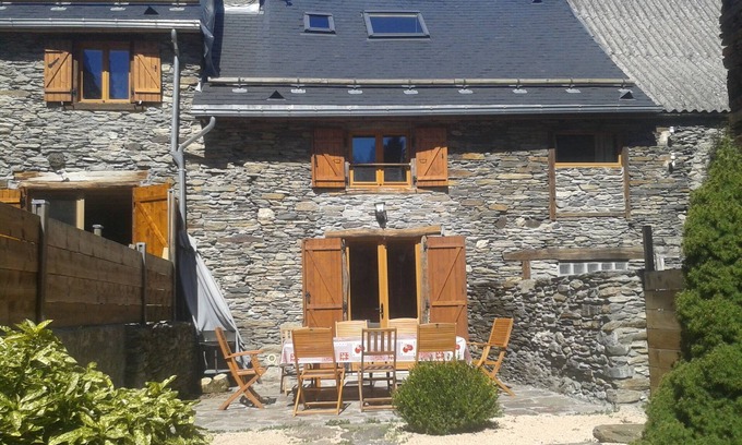 Antignac House | TYPICAL PYRENEAN CHALET BARN, ENCLOSED GARDEN, 5 MINS FROM LUCHON