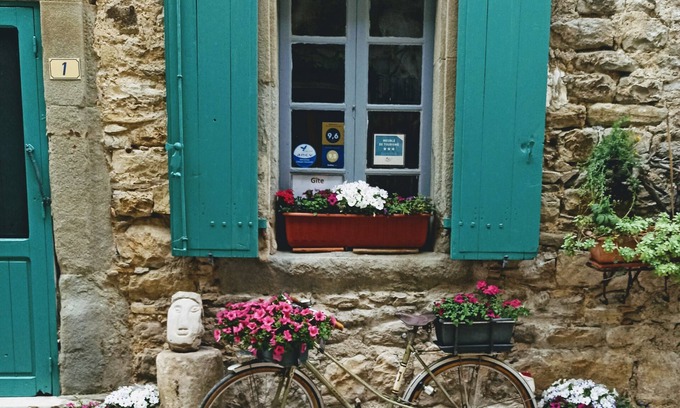 Cesseras House | Typical stone house, in a small cobbled street, behind the chateau of Cesseras.