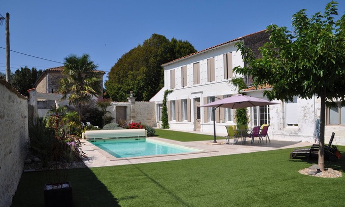 Etaules House | Typique Charentaise - Private heated pool - 3 Bedrooms - 2 Bathrooms
