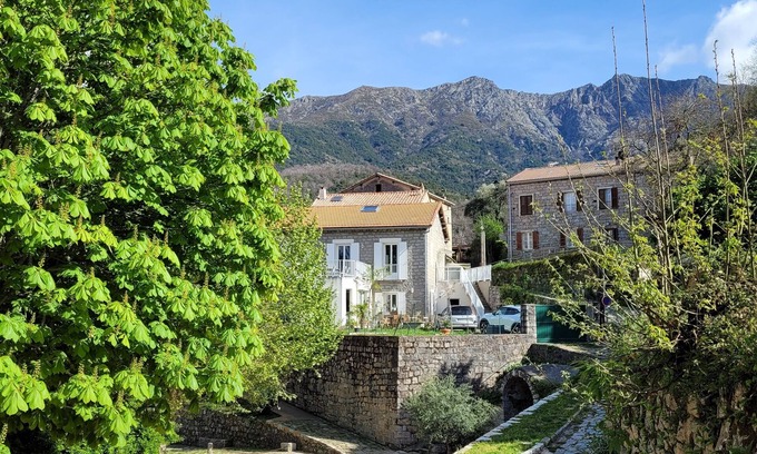 Ucciani House | Typique Maison Corse Entre Montagne et mer