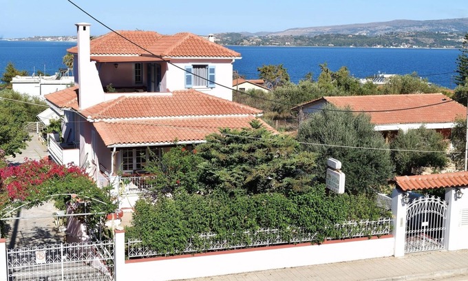 Lassi Villa | Tzivras Three-Bedroom Villa