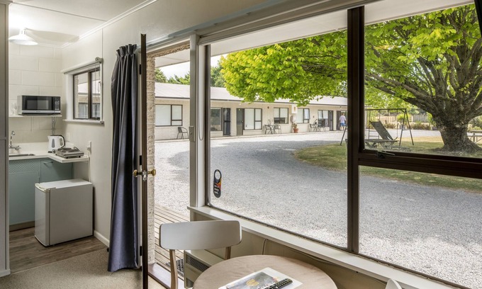 Solway Hotel | U Studios Masterton