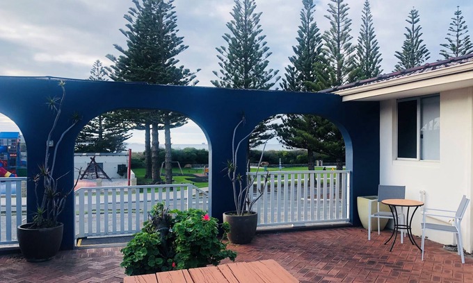 Middleton Beach Apartment | U1 Family friendly accommodation close to the beach