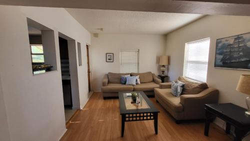 Garfield Apartment | U2 - Private 2BR Walkup APT in DT PHX with pkg