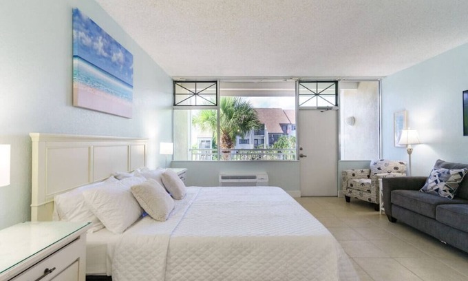 Ruskin Apartment | U408 Balcony/Resort Amenities! Free Parking/Wifi/Self Check in/Restaurants