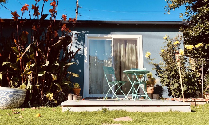 Palms House | UCLA BRUIN Hideaway in West LA - Close to Beverly Hills, Abbot Kinney, Culver