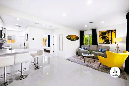 Victoria Park Apartment | Uhost AI - Elegant 1B Haven in Fort Lauderdale