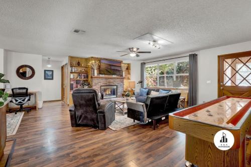 Eustis House | Uhost AI - Get Cozy & Relax! 4BR, 2BA, Hot Tub