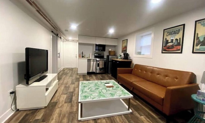 Ukrainian Village House | Ukrainian Village Hideaway
