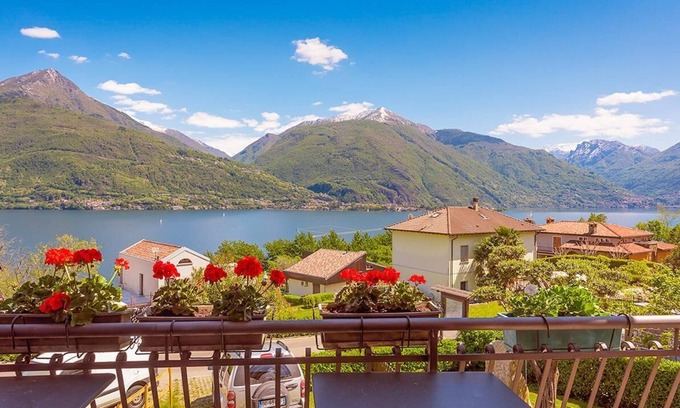 Vignola House | Ulivo Holiday Home with Lake View