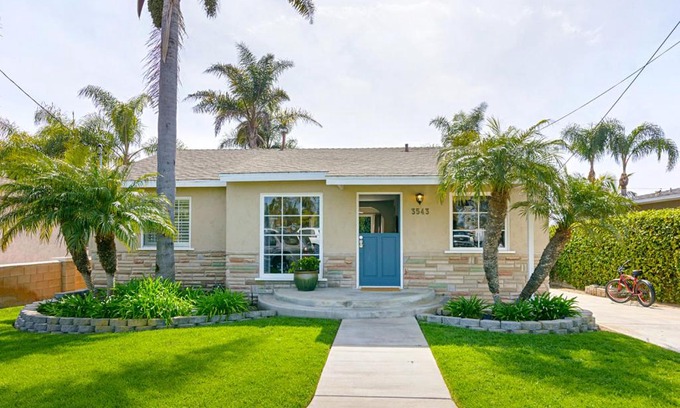 Carlsbad House | Ultimate Beach Bungalow - 1 block from beach - huge backyard