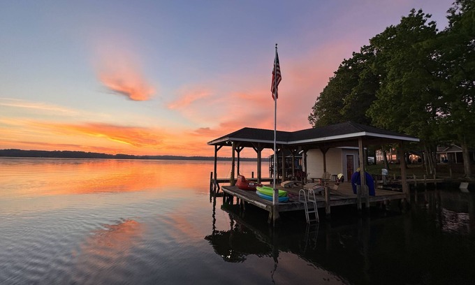 Norwood House | Ultimate Family Lakehouse- wide water views!