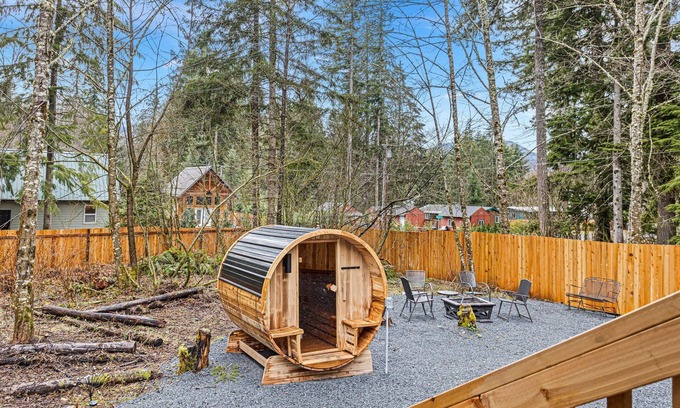 Ashford Cabin | Ultimate Getaway: Movie Theater, Sauna, Hot Tub,WiFi, EV Charging,Pet-Friendly!"