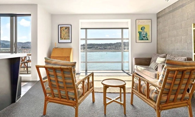Miramar House | Ultimate getaway overlooking Wellington Harbour