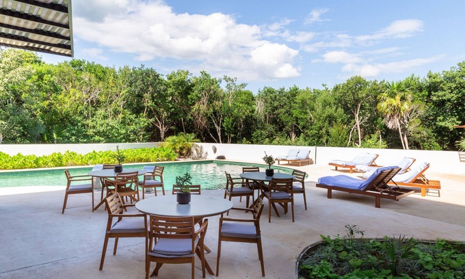 Akumal Apartment | Ultimate King Bed Ocean View PH w/Jacuzzi 302PH