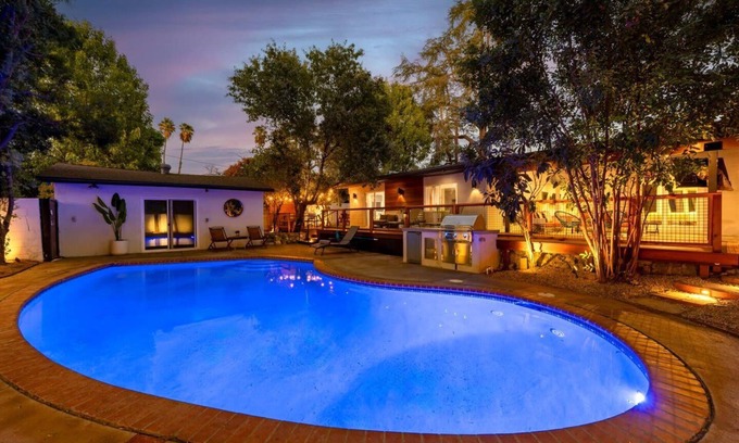 West Hills Villa | Ultimate LA Villa: Htd Pool, Ping Pong, BBQ, Gym