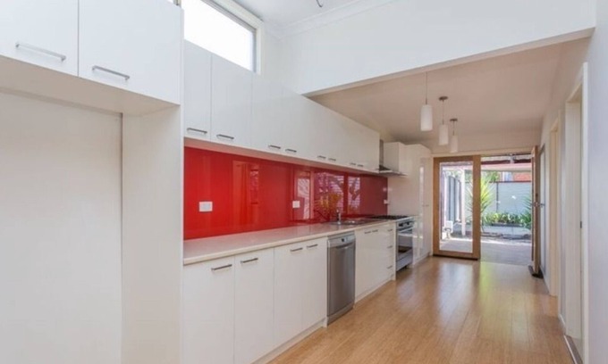 Toorak House | Ultimate location , parking and public transport, shopping and restaurants