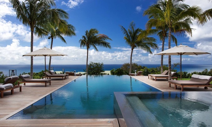 Gouverneur Villa | Ultimate luxury retreat with a tennis court, fitness and infinity pool