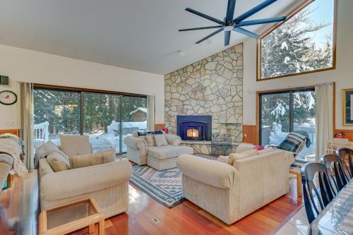 Tannersville House | Ultimate Mountain Home with Hot Tub!