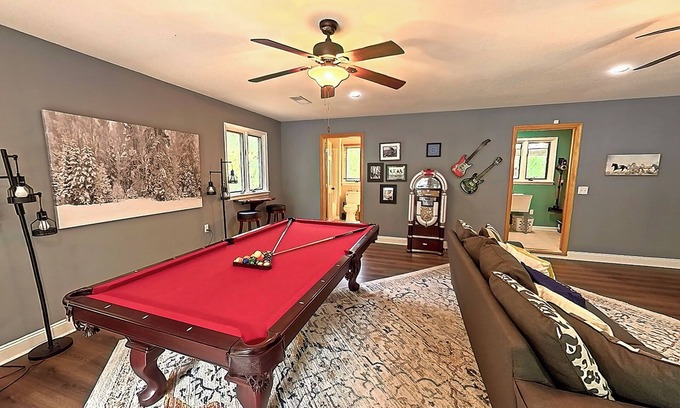 Sevierville Villa | Ultimate Pigeon Forge Getaway 7-Bedroom Retreat Sleeps 20 in the Heart of It All