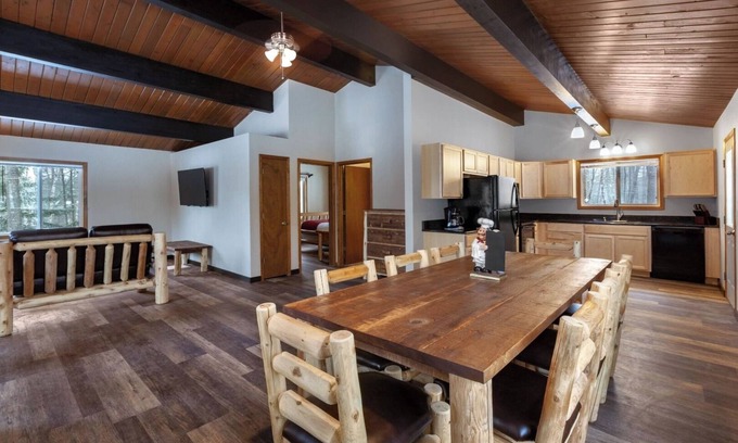Iron Mountain Hotel | Ultimate Relaxation at Pine Mountain | Indoor Pool | Ski-in/Ski-out & Golfing