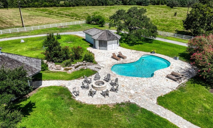 Round Top House | Ultimate Round Top Escape: 3 Homes, Pool, Firepits