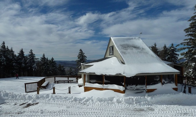 Snowshoe House | Ultimate Snowshoe Ski-in /Ski Out Home