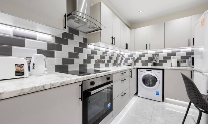 Crystal Palace Apartment | Ultimate Staycation - Perfect for Large Families!