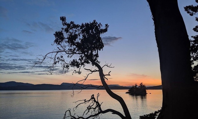 Pender Island House | Ultimate Waterfront Glamping Escape: Unforgettable Group Retreats, Pender Island