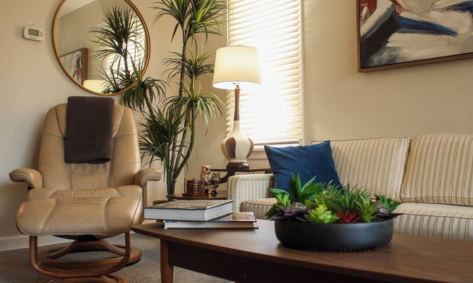 Milwaukee House | Ultra Clean, Private, Comfy Home in Prime Location. Sleeps up to 8.