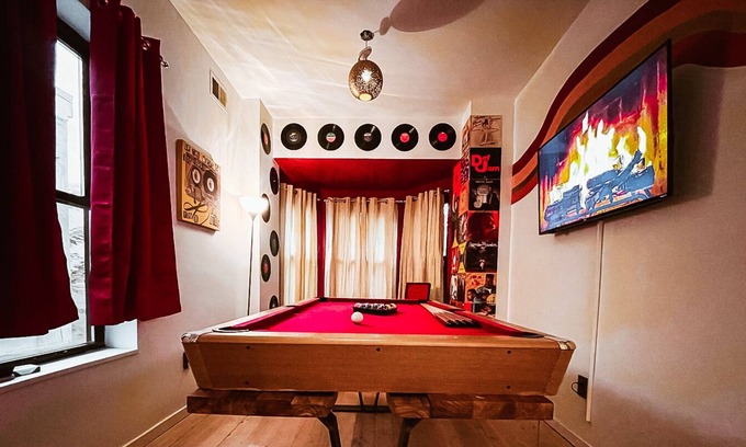 Brewerytown House | Ultra Modern | 3BR + Pool Table | Patio & Balcony