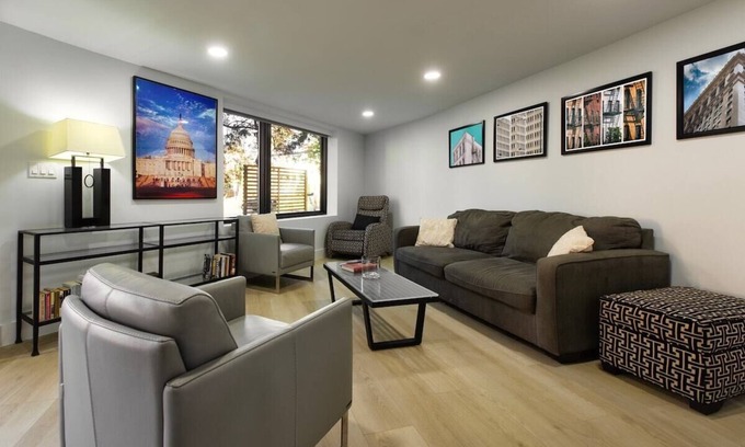 Northwest Apartment | Ultra-Modern Apartment, Pet-Friendly, Free Off-Street Parking, Steps to Metro!