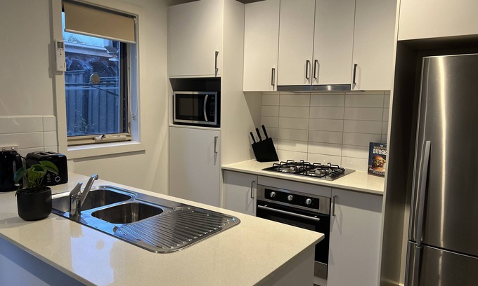 Craigieburn House | Ultra Modern Home 20 Mins From Airport