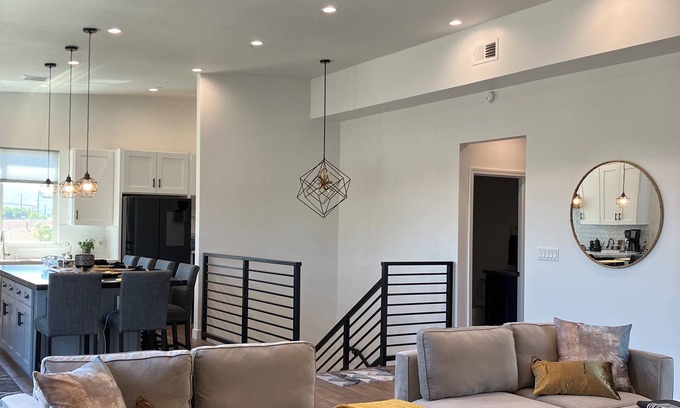 NoHo Arts District House | Ultra Modern House near Universal Studios, Burbank Studios, Hollywood Bowl