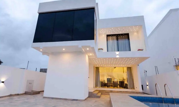 Santeo House | Ultra Modern Luxurious 3Bedroom Townhouse.