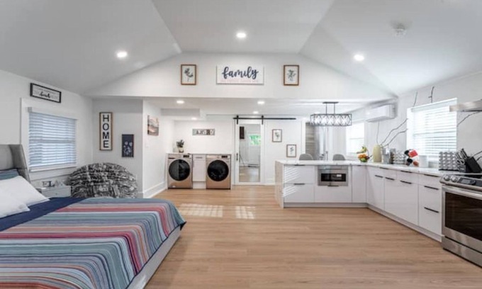 Cold Spring Harbor House | Ultra-Modern Studio | Near Hospital & NYCIM | WiFi