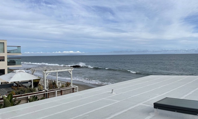 Central Malibu Condo | Ultra Premium Malibu Road Beach House with AC PRIVATE BEACH