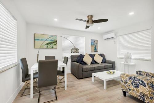 Hollywood Apartment | ULTRA spacious apartment steps from the beach