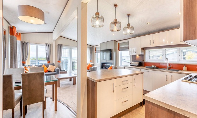 Penrith Ski Chalet | Ultra spacious luxurious lodge.