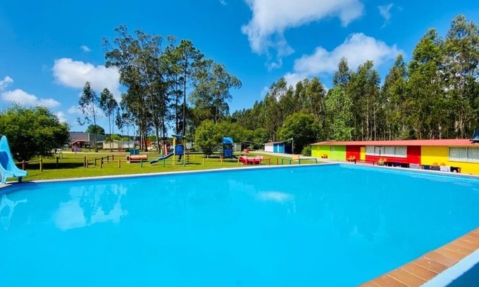 Marinha Grande House | Um Bungalow Aconchegante e Pergolado Proximo a Piscina e Muito Verde