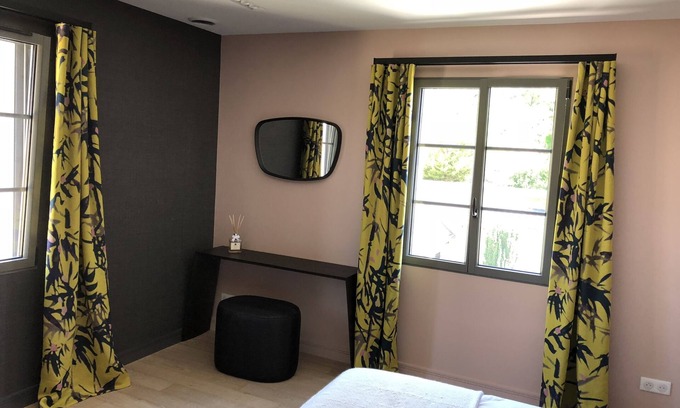 Les Mesneux House | UMAMI Deluxe Room